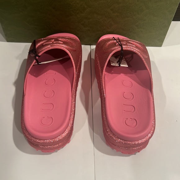 Interlocking G Slide Sandals size 8 and 10 - Picture 3 of 7